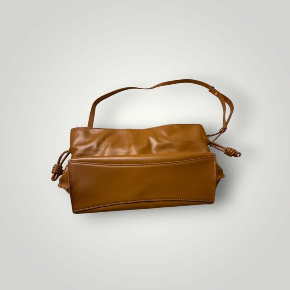 Quince Soft Italian Leather Drawstring Pouch Shoulder Bag: Camel - Picture 4 of 6